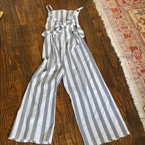Size 0 grey and white rap around romper
